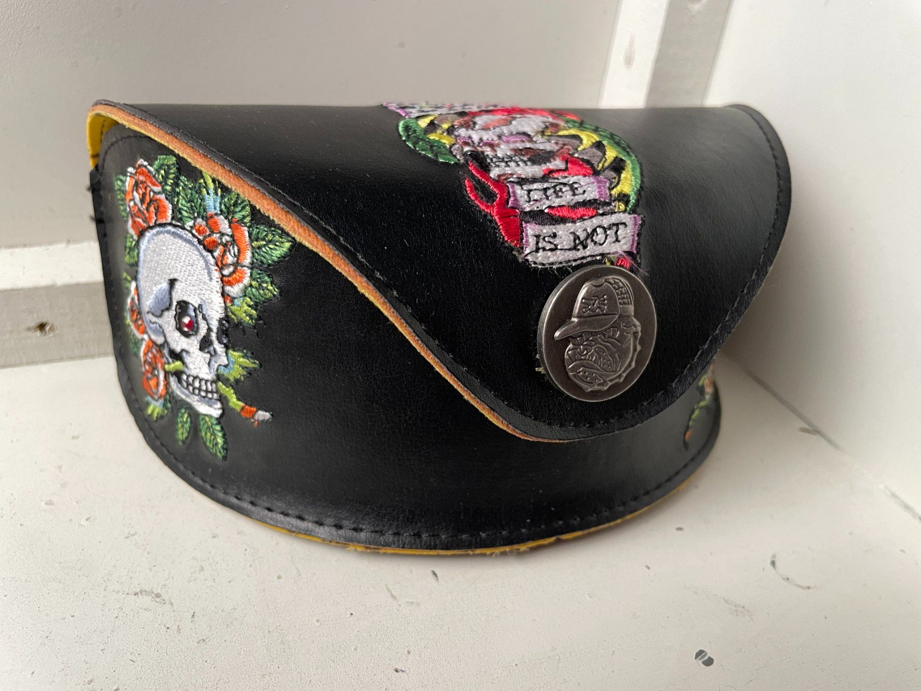 Ed Hardy Altro in  Abbigliamento & Accessori: Ed Hardy    Christian Audigier   Brillenetui – Nuovo (secondo la descrizione) da Wohlen AG venduto da Erelpowerline