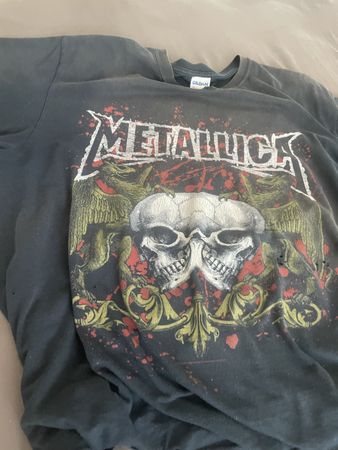 Metallica T-Shirt Grösse L mit Loch und Gebrauchsspuren