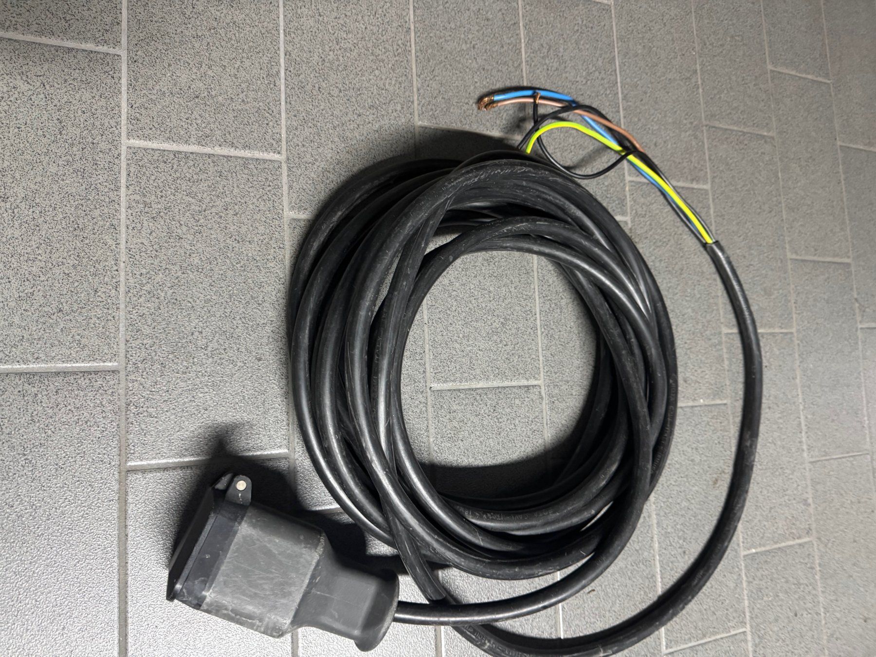 Cavi: Elektrokabel mit Stecker 380 Volt – Usato da Emmen venduto da Haport