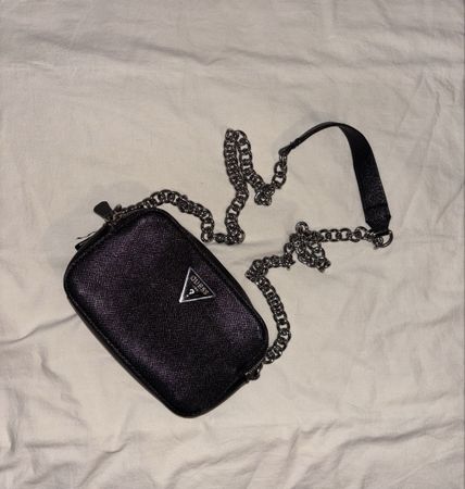 Guess crossbody shoulder black bag with chain used condition