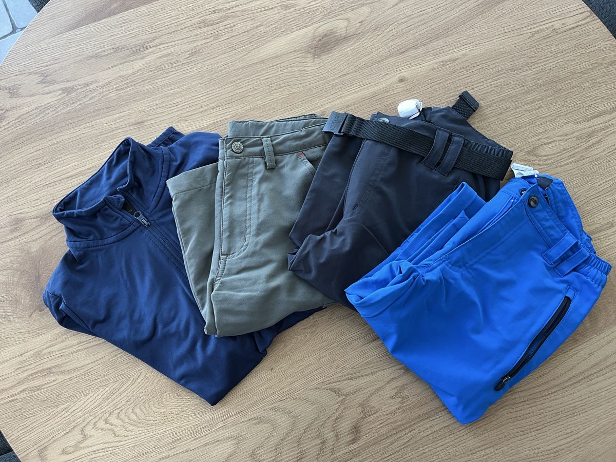Ensembles coordonnés: Kinder Trekking/Wanderkleider Gr. 140 – D'occasion à Märwil par Saliman7