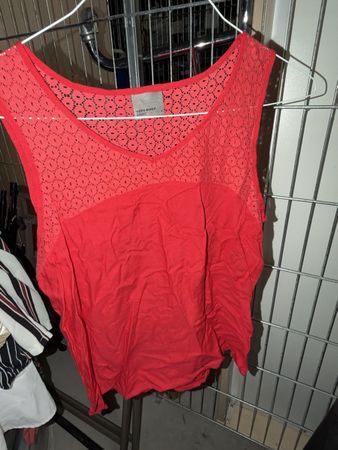Vero Moda Top rot mit Spitzenbesatz