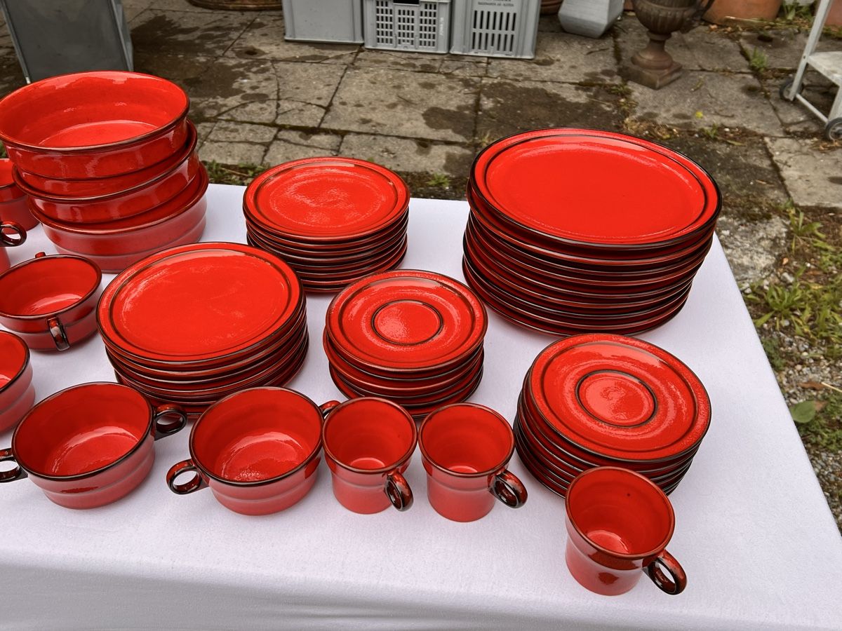 Set di piatti:  Rotes Geschirr Service (88) – Usato da Glattfelden venduto da maa_qcj8 1