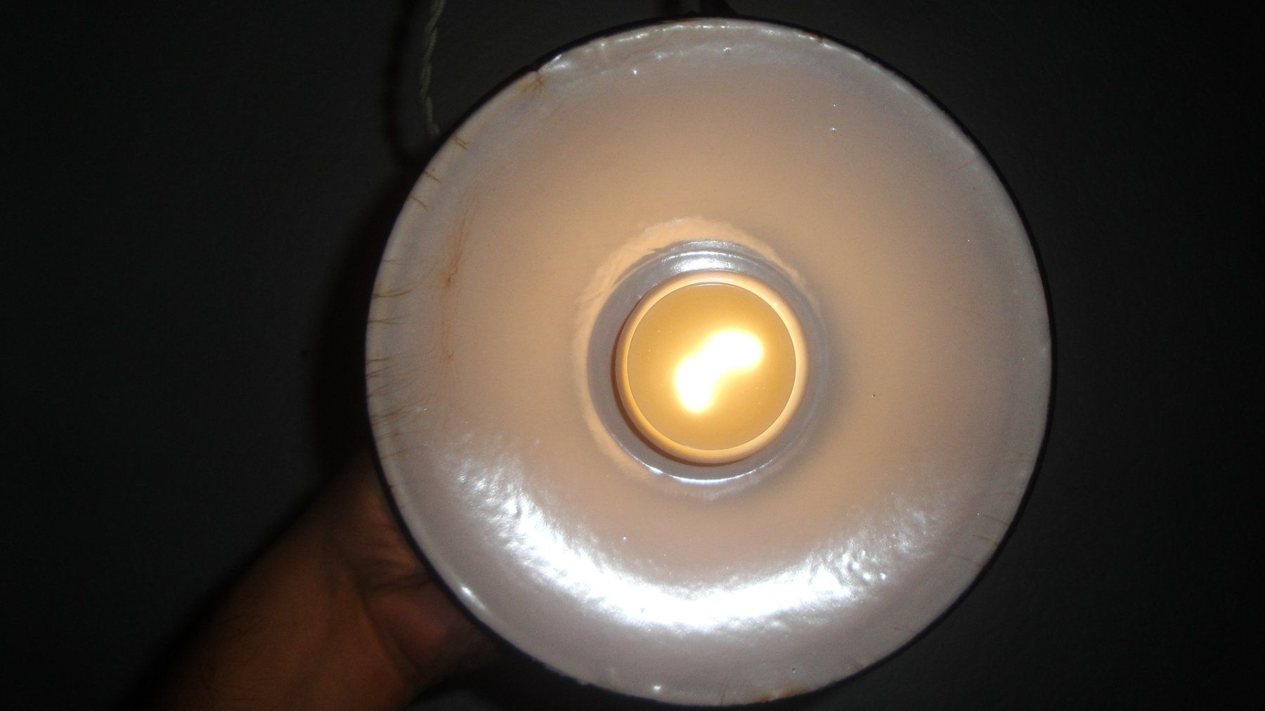 Lampade: Kellerlampe mit Emaillierter Lampenschirm – Usato da Zürich venduto da Paykan 2