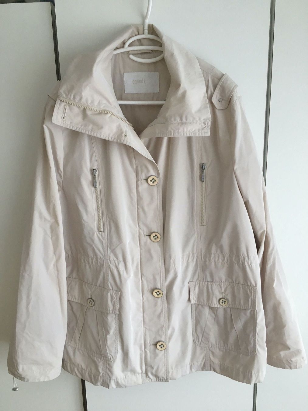 Giacche: Neuwertige steinfarbene Windjacke – Usato da Bern venduto da Smile-2707 1