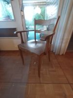 Holzstuhl mit Armlehnen gute Zustand 