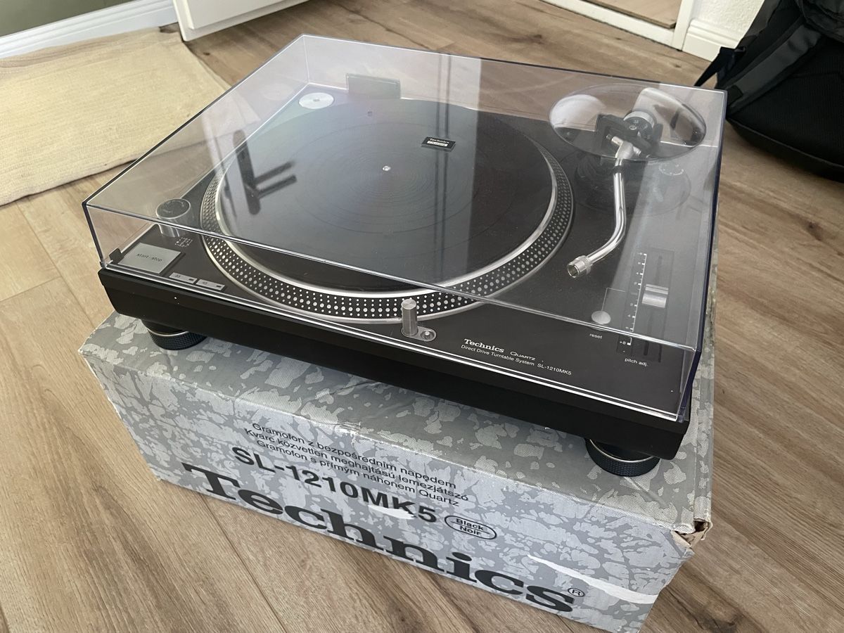 Technics Plattenspieler: 2x Technics 1210 mk5 inkl ortofon nadeln – Gebraucht aus Dürnten von baybcats 1