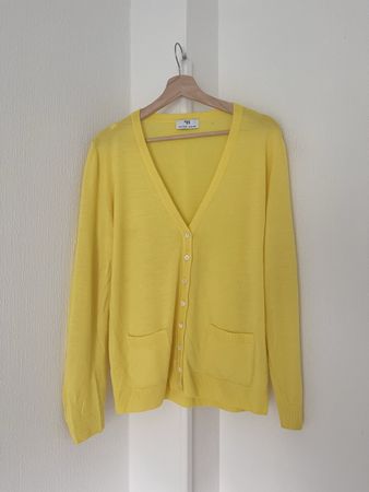 Cardigan Peter Hahn yellow size 44 with spots