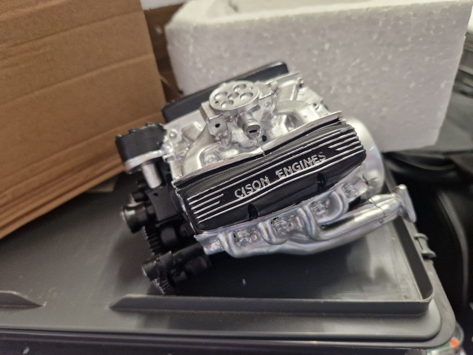 Kit di modellismo & Modellini statici: Modell eine V8 Motors - Kunststoff – Nuovo (secondo la descrizione) da Zofingen venduto da Migiskau