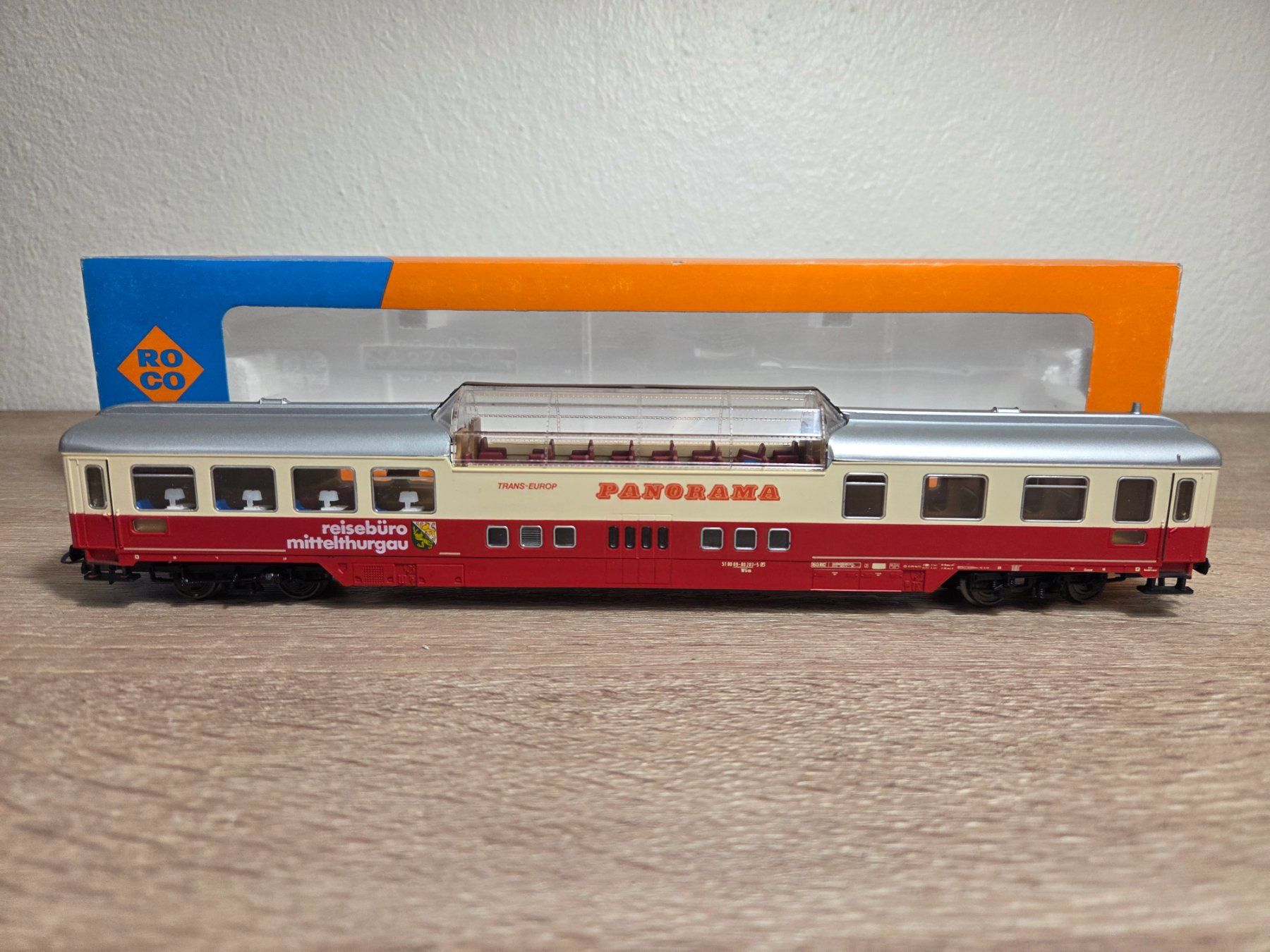 Roco Modellini di ferrovie: Roco 4271F Panoramawagen DB H0 – Nuovo e nell'imballaggio originale da St-Aubin-Sauges venduto da Lo_Go