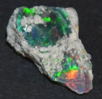 Edelstein L-9788– Schwarzer Äthiopischer Opal roh 8.40 Karat