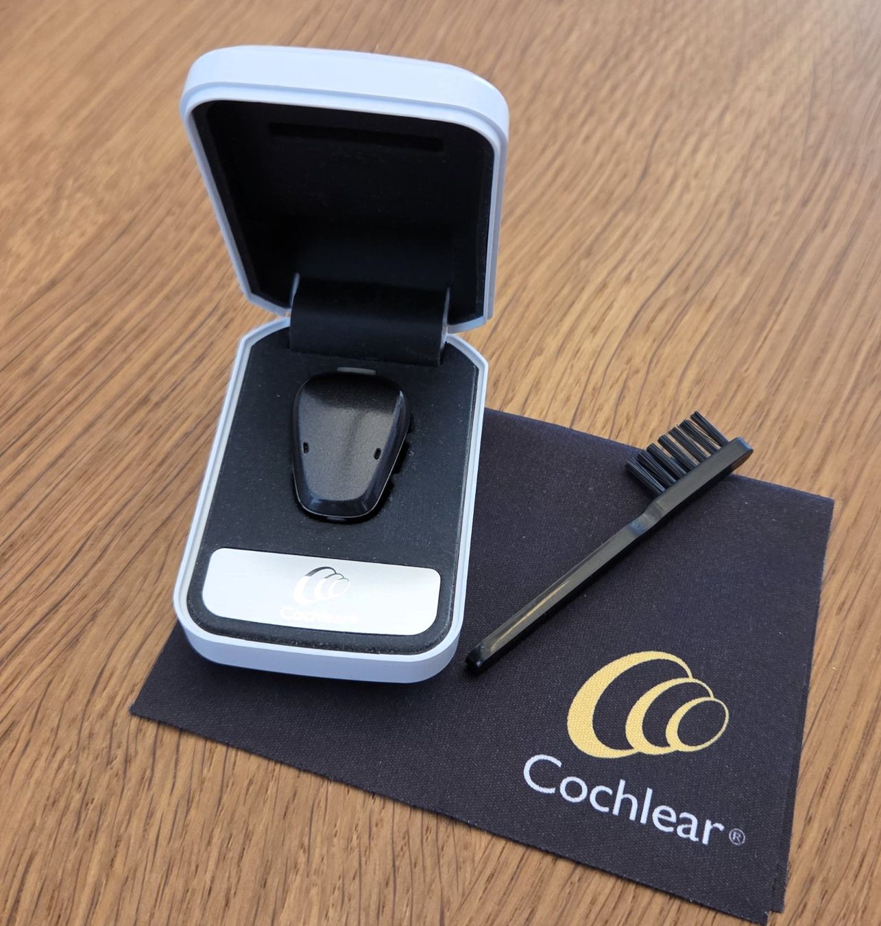 Attrezzature mediche: Hörgerät Cochlear Soundprozessor BAHA 5 – Usato da Flums venduto da Chrom94