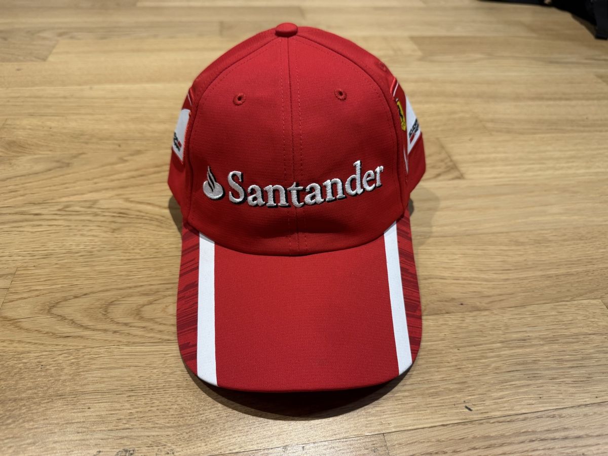 Copricapi, berretti & cappellini: Scuderia Ferrari F1 Team Cap – Usato da Wetzikon ZH venduto da Sauberfan32