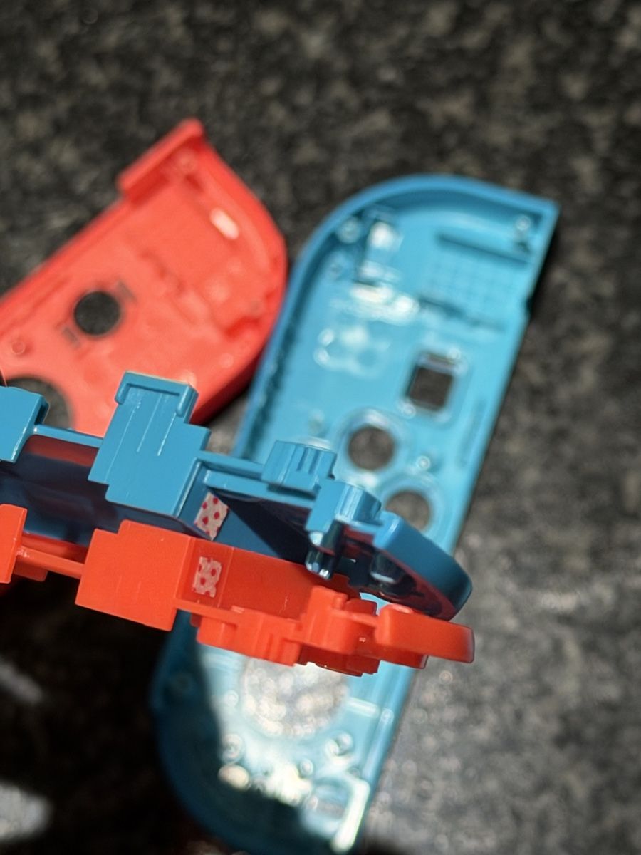 Nintendo Controller: Switch OLED Joy-Con Gehäuse + Original Sticks – Gebraucht aus Lausanne von Planet_Faisceaux 5