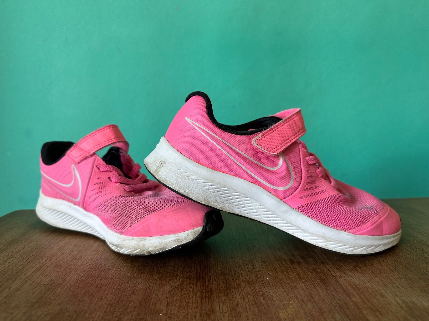 Nike Scarpe per ragazzi: Nike Mädchen Turnschuhe pink Gr. 33 – Usato da bern venduto da Bicicletas-80s-90s
