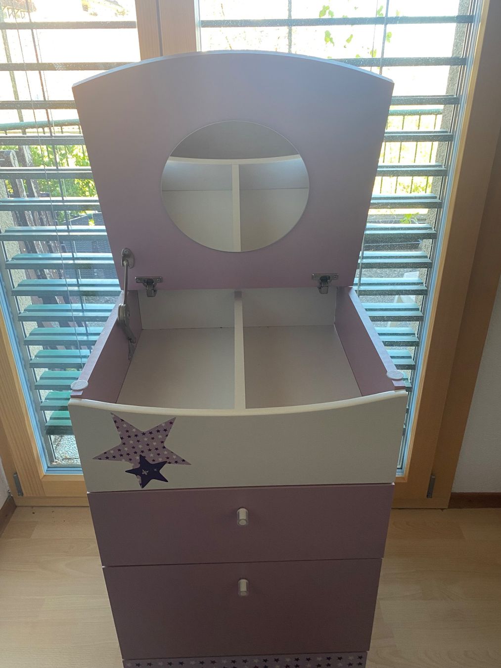 Conforama Cassettiere: Commode enfant étoiles violette bon état – Usato da Biel/Bienne venduto da Caramba59 2