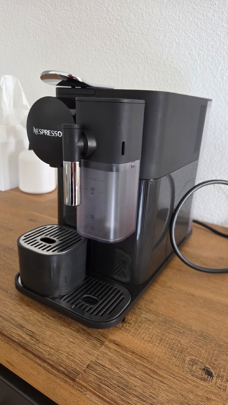 De'Longhi Machines à café & Machines à expresso: Lattissima One – D'occasion à Malters par Milesdee 2