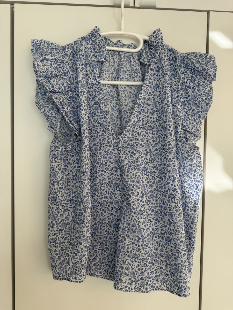 Top: Sommerbluse mit Blumenmuster, Grösse M – Nuovo (secondo la descrizione) da zürich venduto da Bailey17