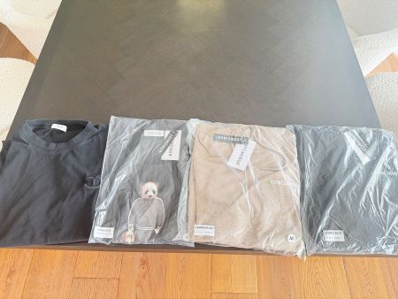 KLEIDERPACKET AB 1.- 2X T-SHIRT 2X HOODIE