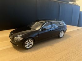 BMW 330i Touring 1/18 Kyosho
