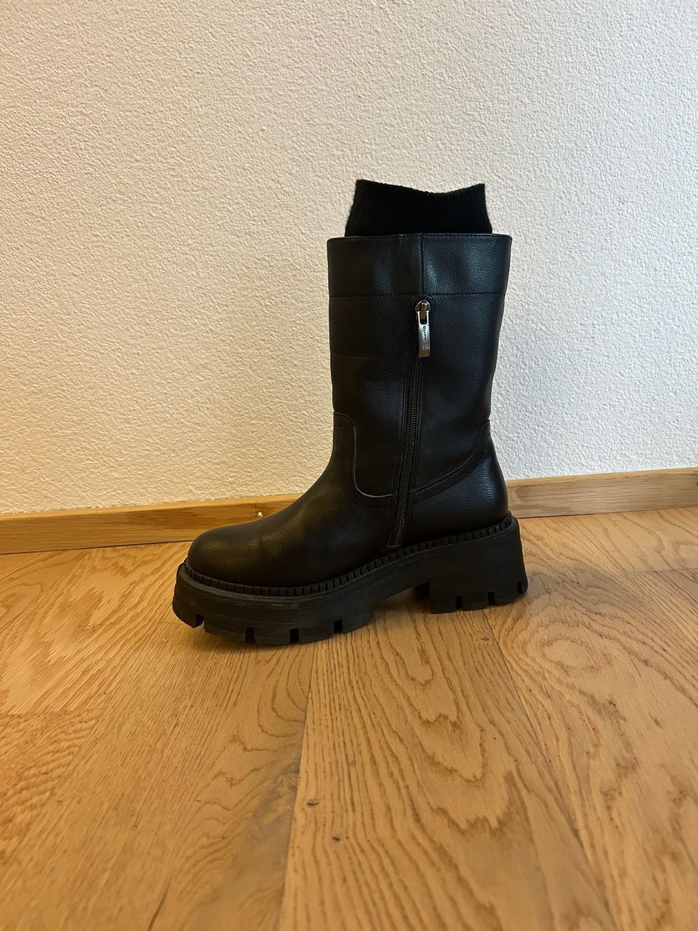 Tamaris Scarpe da donna: Plateaustiefel schwarz von Tamaris – Usato da Riedholz venduto da rebeccas 4