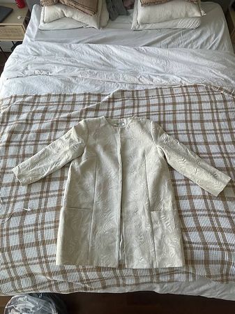 Kurzmantel weiss/golden, Grösse 40