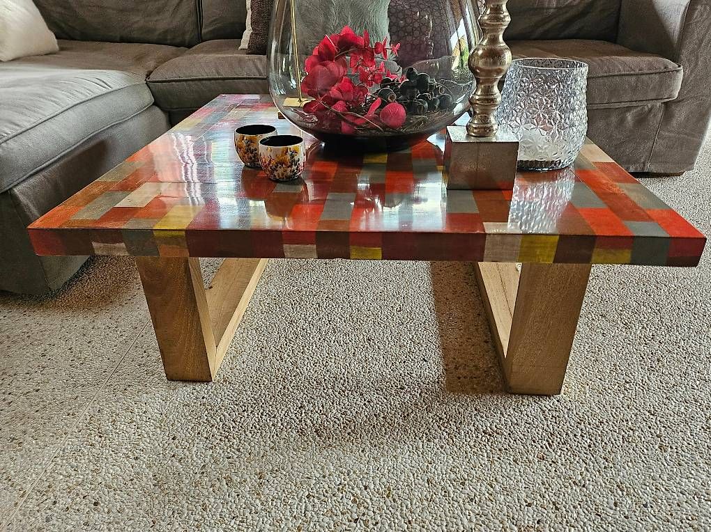 Tische: Design-Couchtisch mit Patchwork-Holzplatte 100 x 100 cm – Gebraucht aus Büetigen von Daniel30080 1