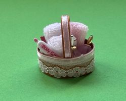 Badezimmer Korb mit Sachen  Puppenhaus
