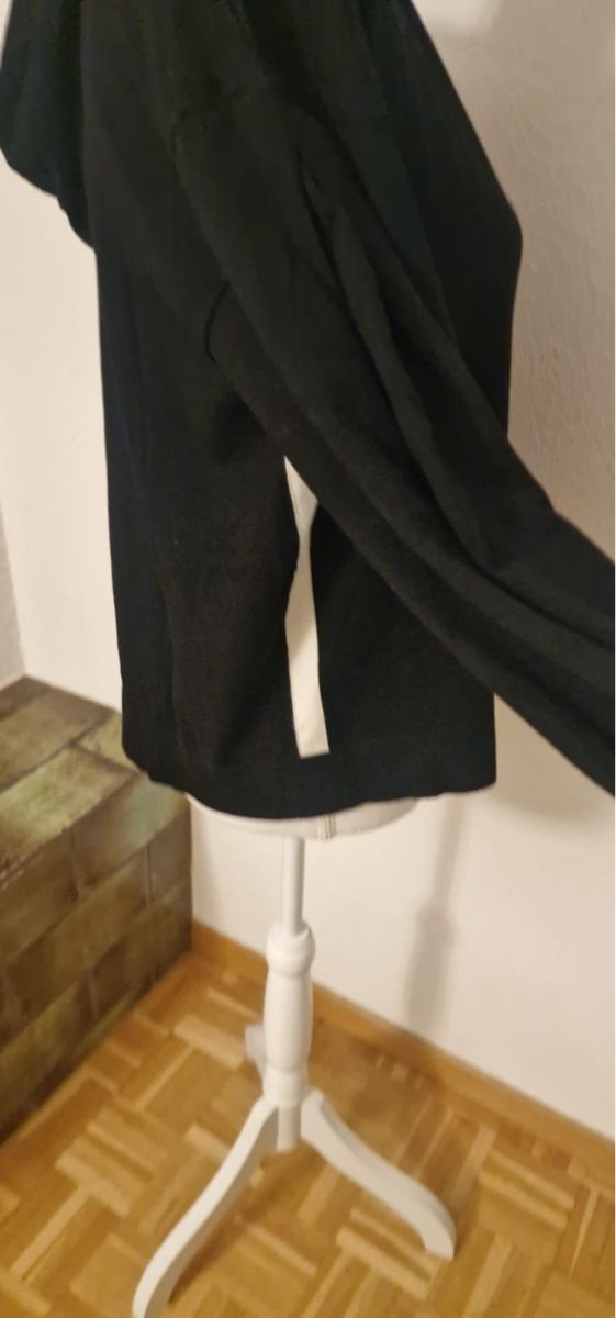 Marc Cain Maglioni & Felpe: Marc Cain Kapuzenpulli, Schwarz, Top Zustand, Grösse M – Usato da St. Gallen venduto da mania03 5
