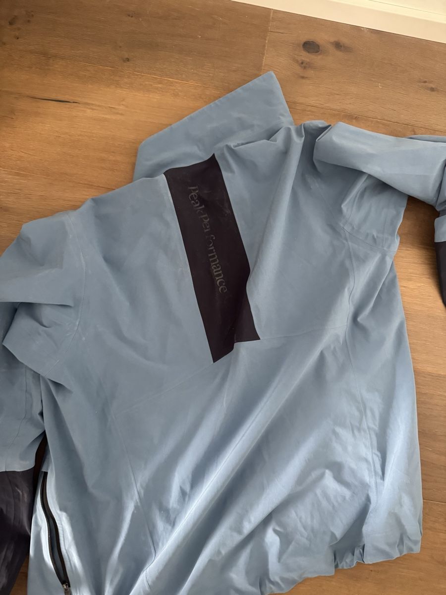 Jacken: Peak Performance Regenjacke – Gebraucht aus Schaan von stensonmolinari 1