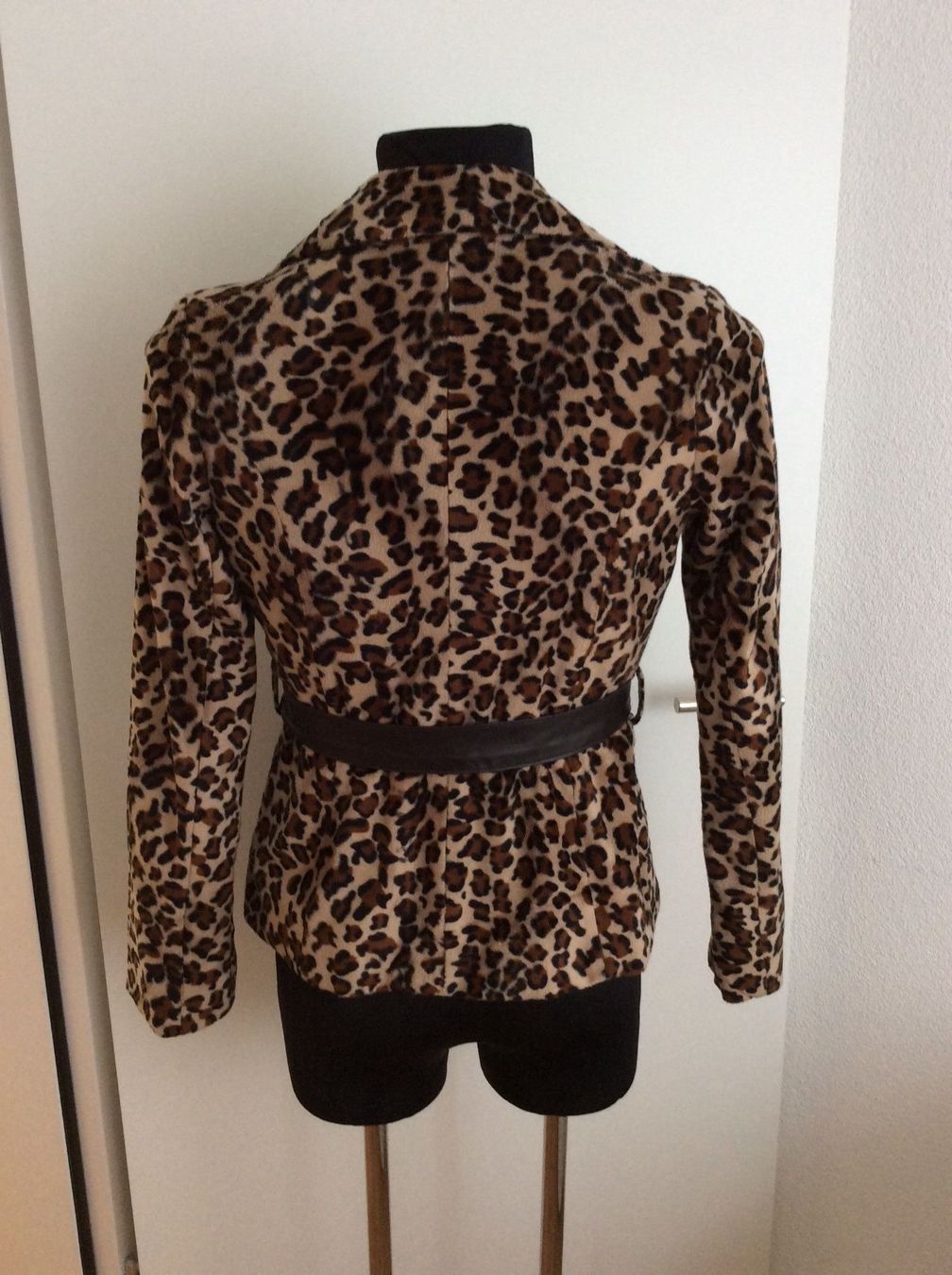 Giacche: Leichte Jacke in Gr. M – Usato da Cham venduto da Primles 2
