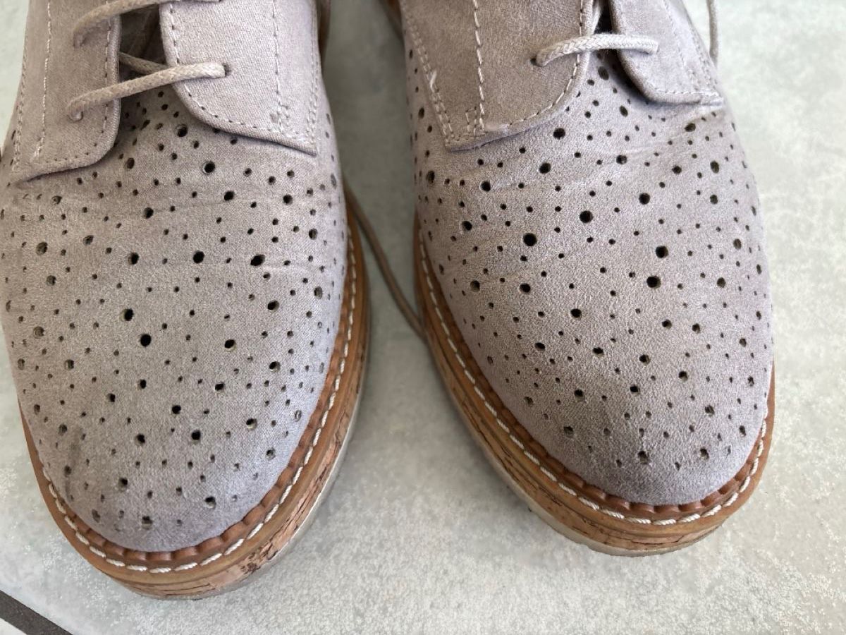Scarpe da donna: Leichte Schnürschuhe mit Lochmuster, grösse 39 – Nuovo (secondo la descrizione) da Hendschiken venduto da Uraniali 1