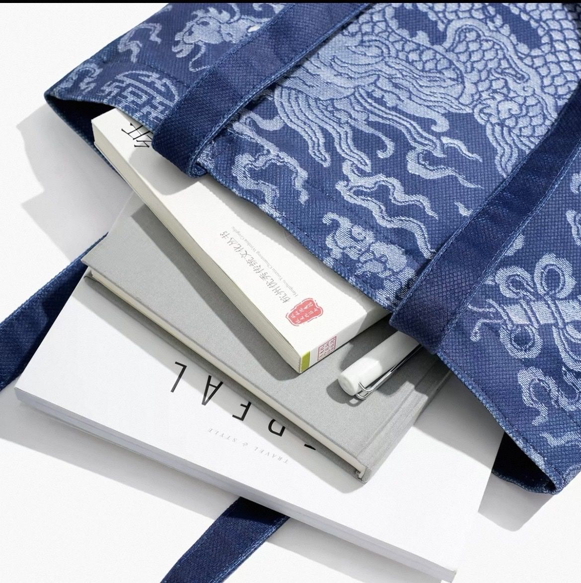 Taschen für Damen: Tragetasche-    Der Glücksdrache bringt Segen – Neu und originalverpackt aus Frauenfeld von Lascalar686 1