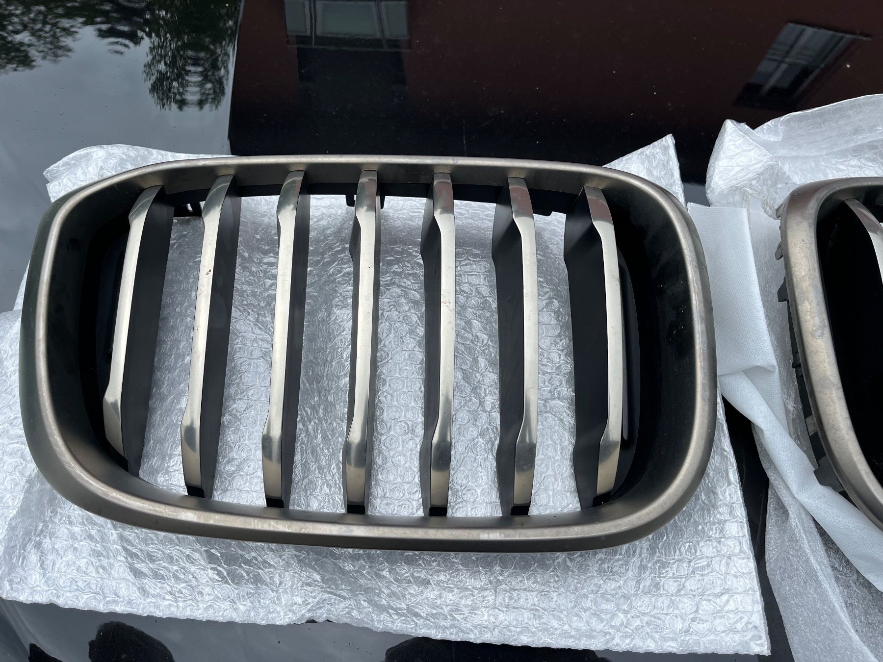 BMW Tutti pezzi di ricambio auto: BMW X3 Kühlergrill – Usato da Kilchberg ZH venduto da ka012 1