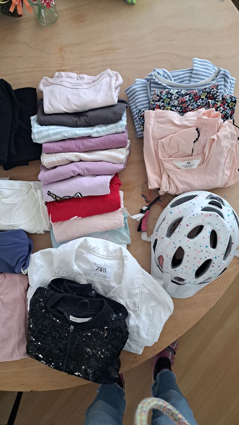Lotti & Set di vestiti: Mädchen Kleiderpacket Gr. 122-152 – Usato da Rapperswil SG venduto da divadei 1