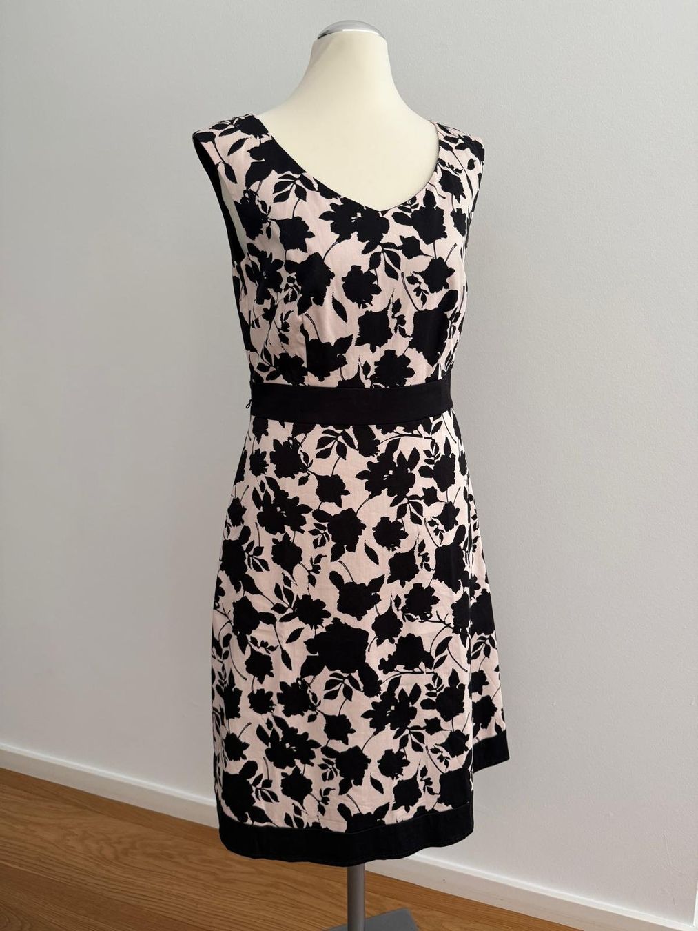 Comma Vestiti: Kleid von comma schwarz beige – Usato da Luzern venduto da car_y9cn