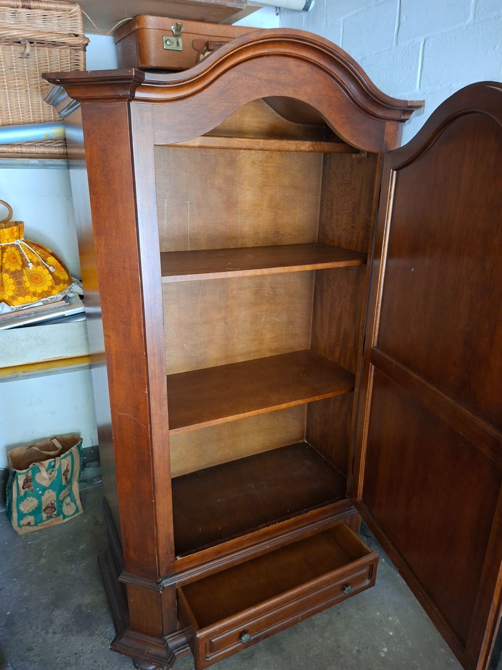 Armoires: Schrank eintürig – D'occasion à Baar par rob_c9rz 1