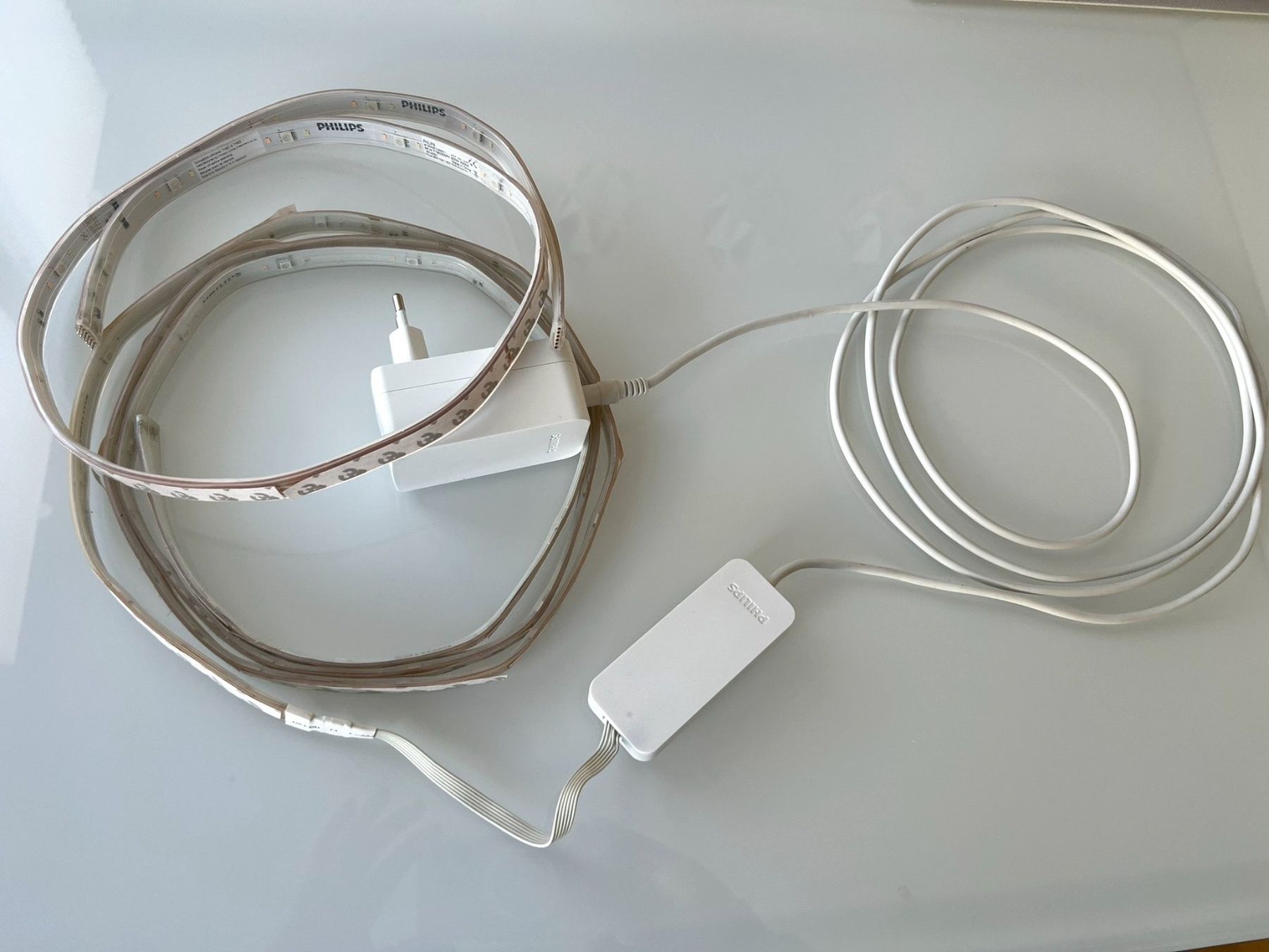 Philips Ghirlande e barre luminose: Philips Hue Lightstrip Plus 2 m + extension 1 m – Usato da Genève venduto da PoissonBlue