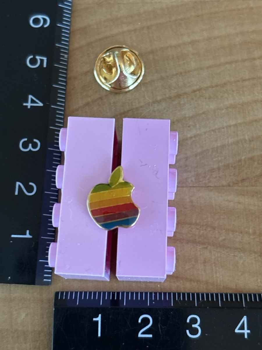 Broches & Aiguilles: Pin / Apple – D'occasion à Rümlang par Fledermaus35
