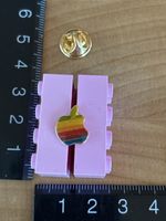 Pin / Apple