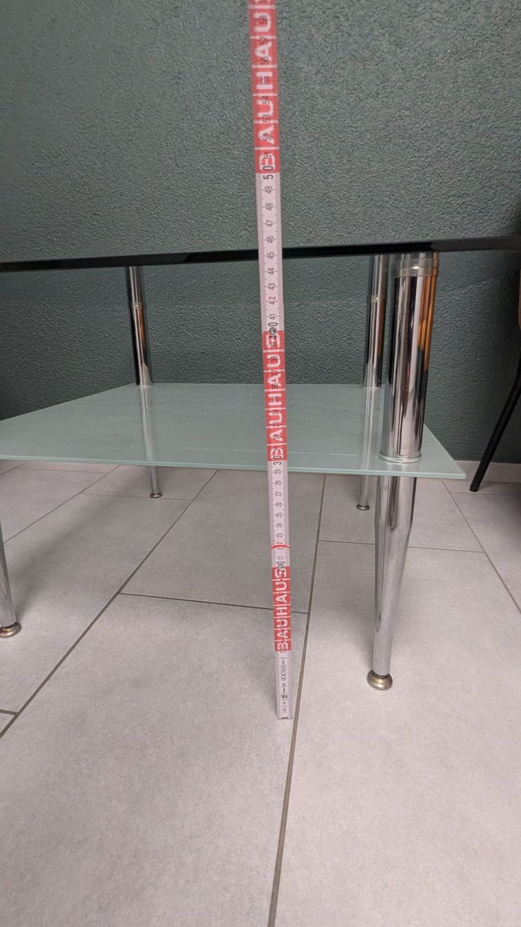 Tavoli: Gebrauchter Glas- und Metalltisch mit 2 Ablagen – Usato da Buchs SG venduto da Bray_Law 3