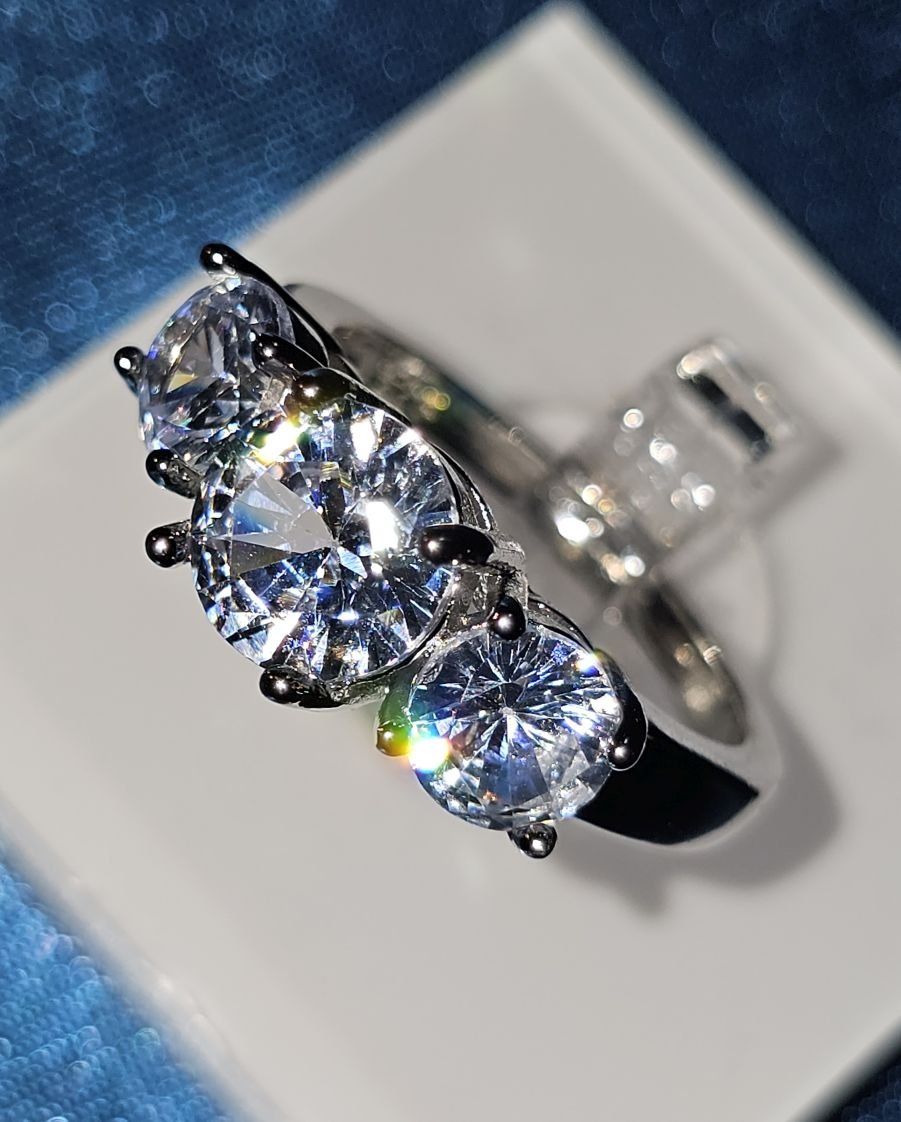 Anelli: Eleganter Ring mit Zirkonia, 925 versilbert, Gr. 8 – Nuovo (secondo la descrizione) da Grenchen venduto da maretop 2