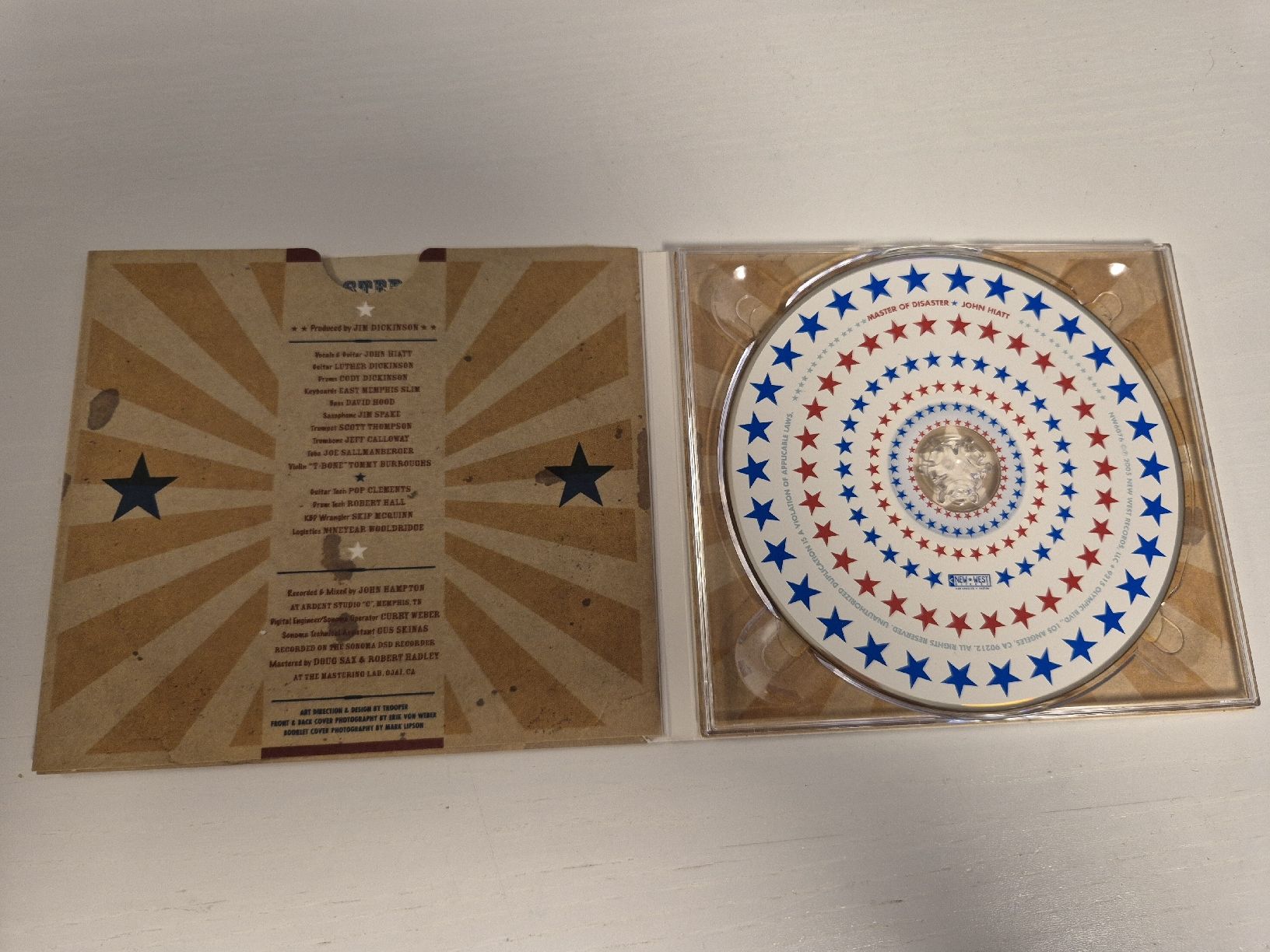 CD: John Hiatt - Master of Disaster - CD – Nuovo (secondo la descrizione) da Uster venduto da newwave0 2