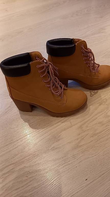 Scarpe da donna: Stiefeletten  – Usato da Nenzlingen venduto da Cateweazle 1