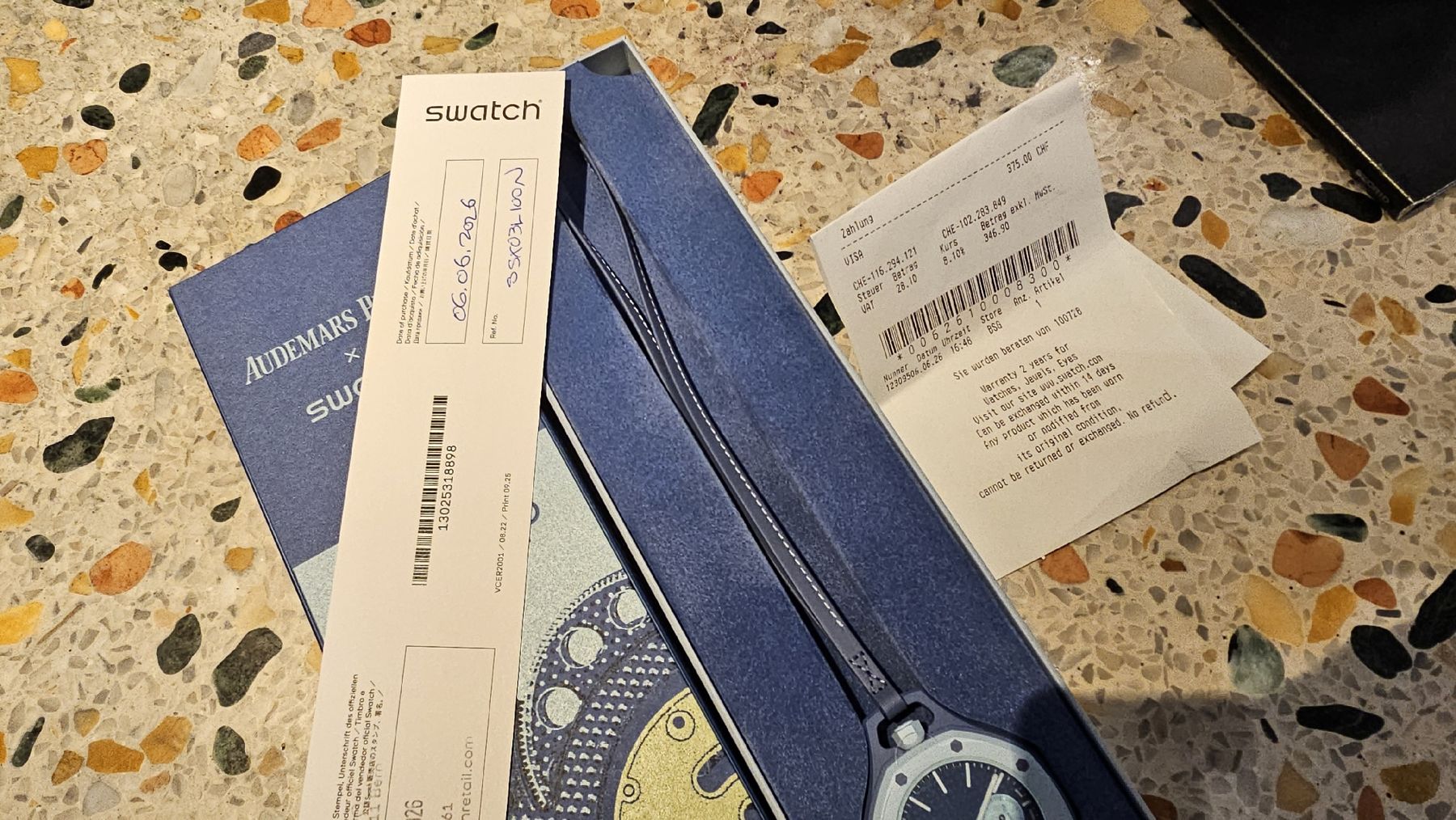 Swatch Montres: Royal Pop x Swatch ( LAN BA) 🩵💙🩵 avec facture 🩵💙🩵 – Neuf avec emballage d'origine à Gümligen par Badr3073 1