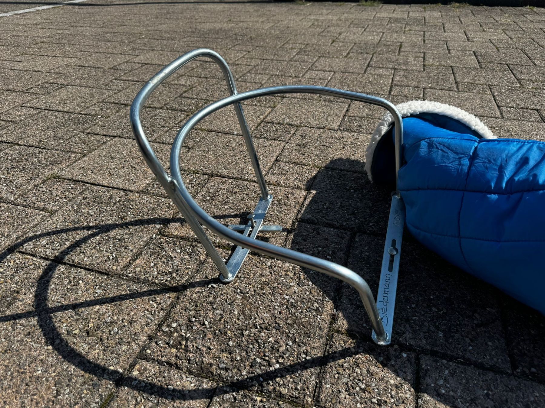 Sacchi a pelo: Schlittensitz Metall mit Fusssack – Usato da Egg b. Zürich venduto da Brocki_Insel_Egg 1