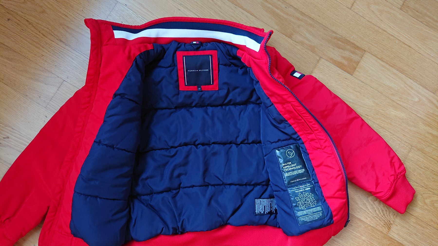 Tommy Hilfiger Giacche: TommyHilfiger Jungen Essential Jacket Grosse 128 – Usato da Bottmingen venduto da Malina_Outlet 3