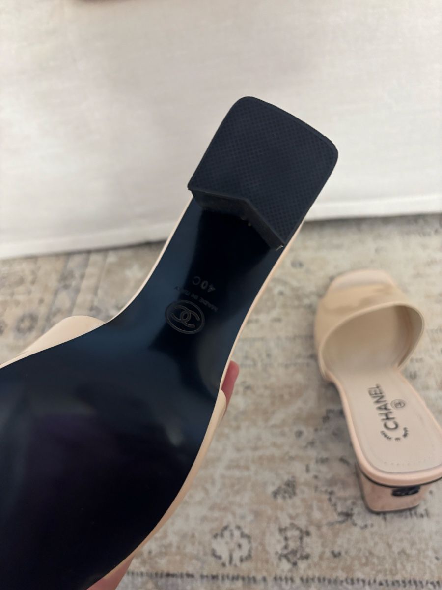 Damenschuhe: Dupe Mules in Patent Beige  – Neu (gemäss Beschreibung) aus Horgen von len_qjz9 4