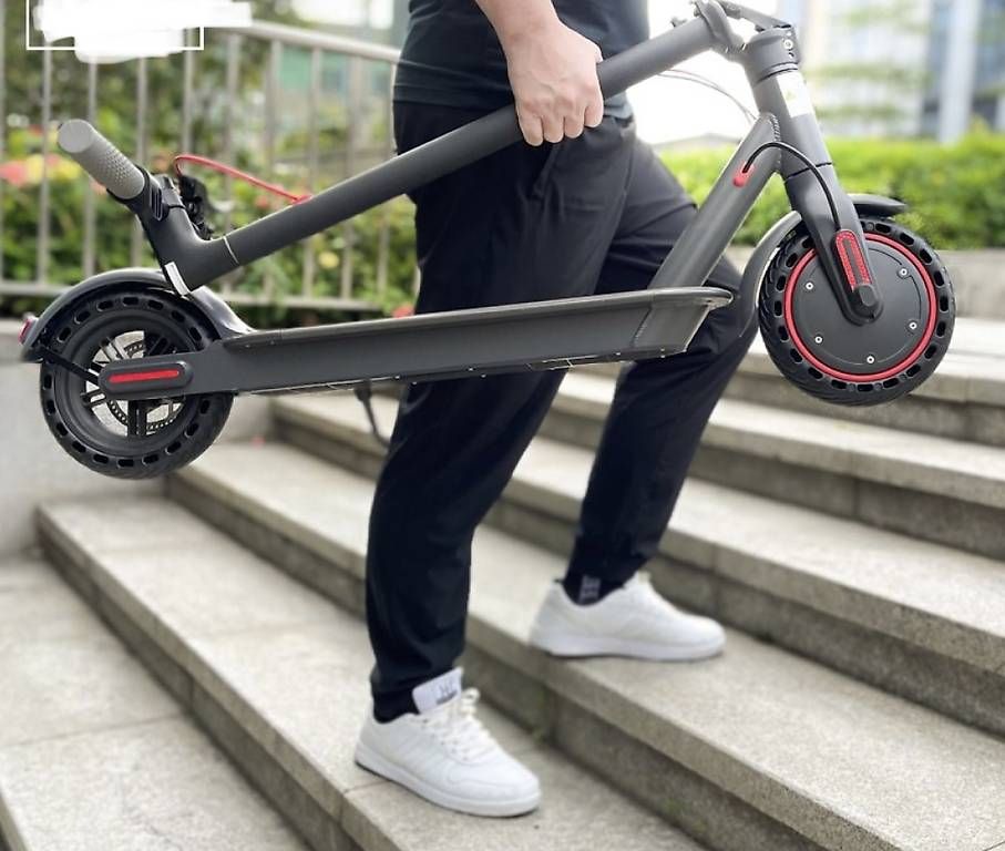 Kickboard: Trottinette électrique neuve 32km/h – D'occasion à Forel (Lavaux) par Troots 1