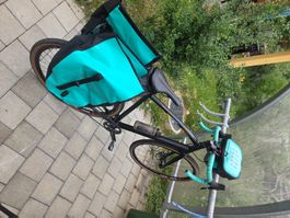 Neuwertiges Gravel Bike mit Zubehör für Abenteuer!